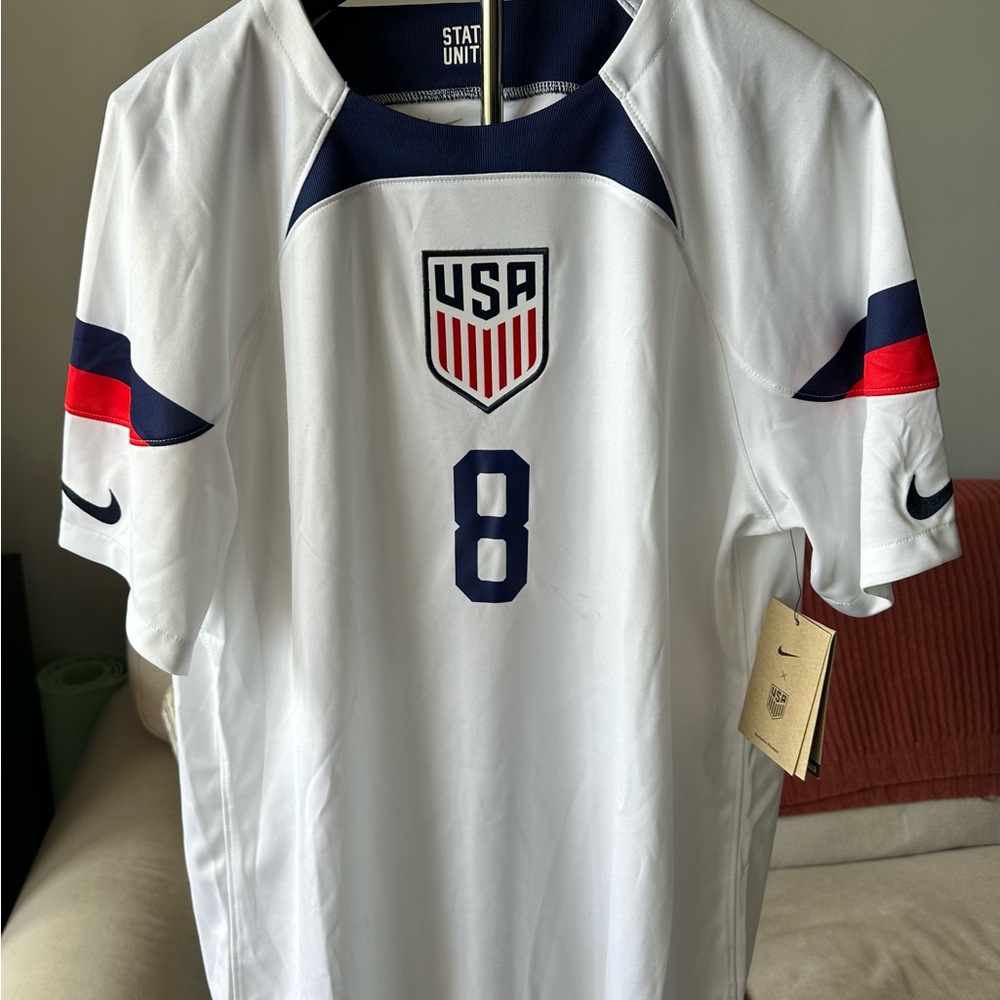 Nike Men's White and Blue USA Soccer Jersey autographed - Picture 5 of 5